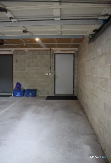 Building Photo - 8 Oakwood Ave