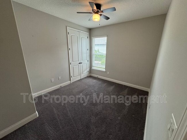 Building Photo - 64 Rose Dew Dr