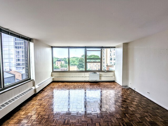 Building Photo - 360 W Wellington Ave