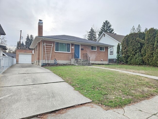 Building Photo - $2,300 - 3 Bed / 2 Bath Rancher Home in Perry District