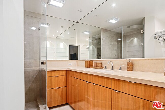 Building Photo - 6801 Seawatch Ln