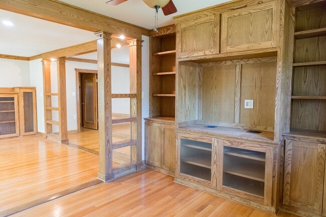 Building Photo - 9010 Linkmeadow Ln