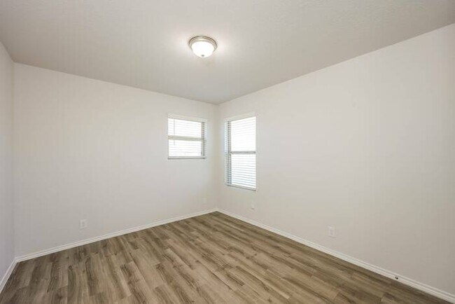 Building Photo - 10432 Green Branch