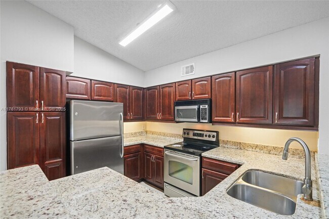 Building Photo - 7640 Westwood Dr