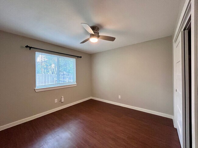 Building Photo - 1900 Gracy Farms Ln