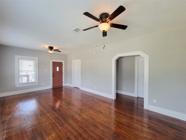 Building Photo - 802 E 39th St