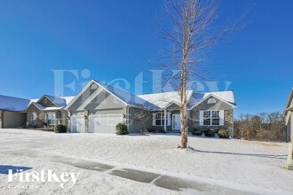 Building Photo - 221 Lonepine Dr