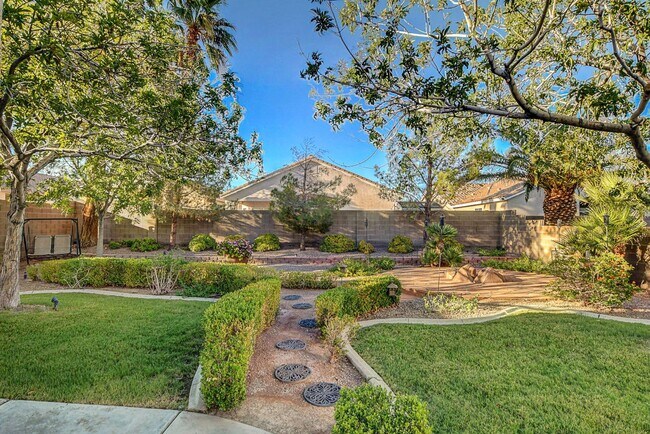 Building Photo - Gorgeous NW Single Story! 3 Car Garage! Serene Backyard.