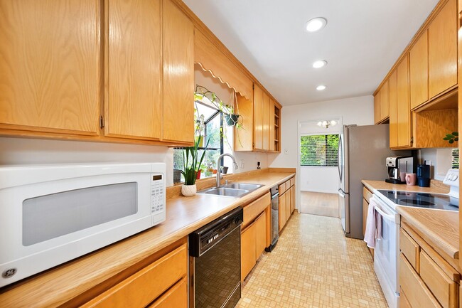Building Photo - 3-Bedroom Home on a Foresthill Cul-de-Sac