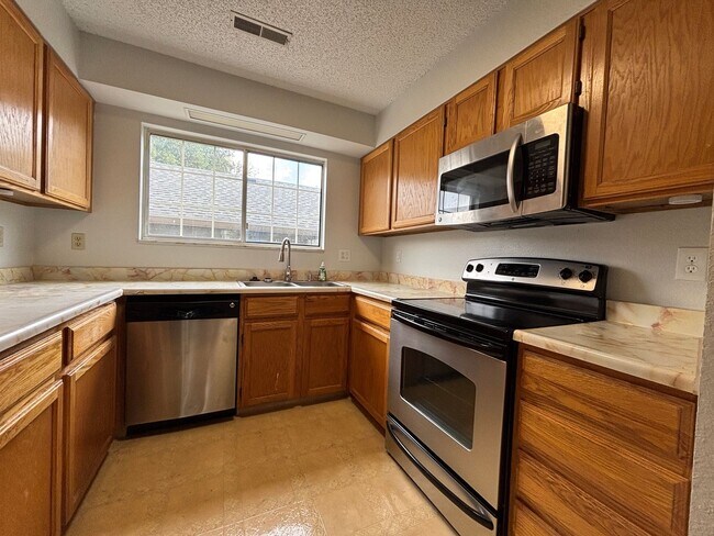 Building Photo - Large 2-story townhome with finished basement & 1-car garage!