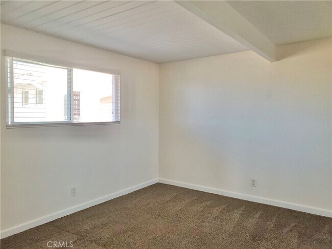 Building Photo - 25081 La Cresta Dr