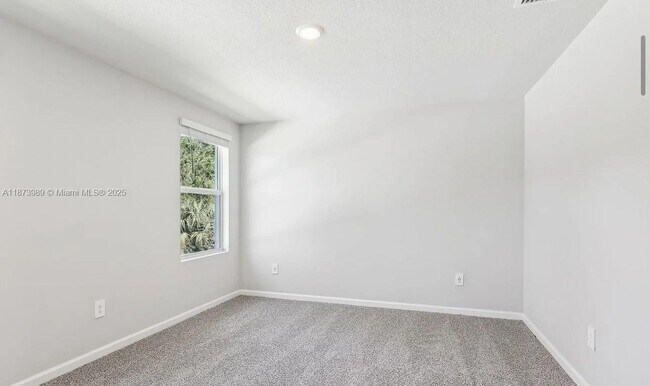 Building Photo - 478 Salisbury Cir