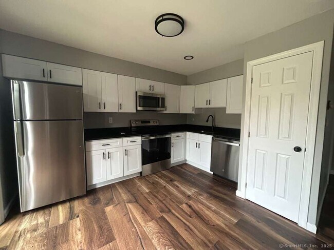 Building Photo - 177 Aspetuck Vlg