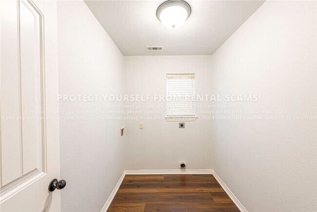 Building Photo - 3705 W Amour Dr
