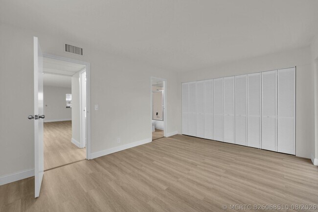 Building Photo - 146 Saxony D