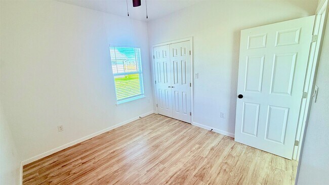 Building Photo - 7018-5914 02