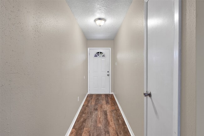 Building Photo - 10007 Oakmont Dr