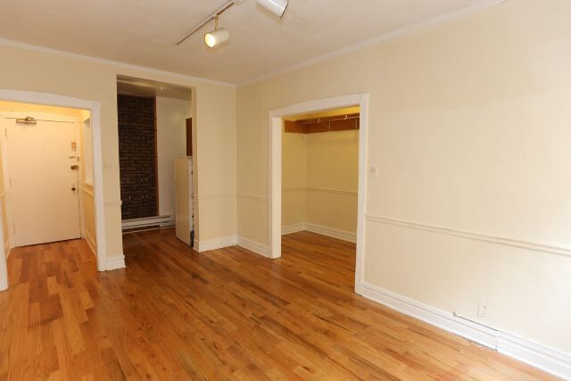 Building Photo - 516 W Melrose St