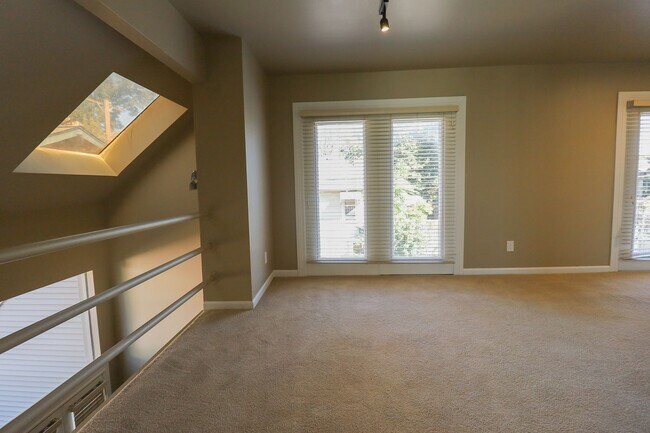 Building Photo - 1 Bed | 1.5 Bath Near Downtown Tulsa!
