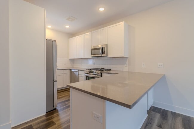 Building Photo - Premier Place and Premier Living!