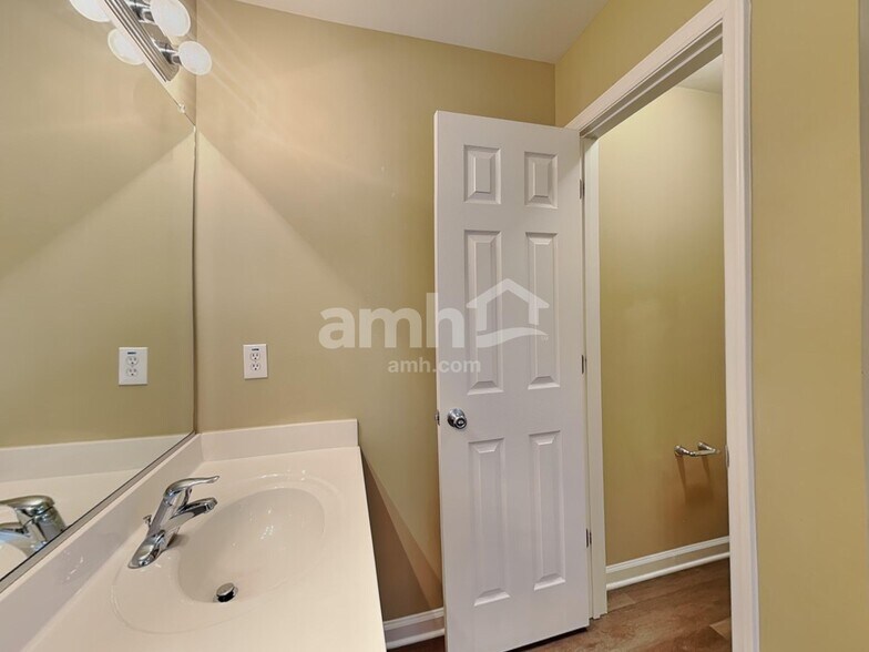 Building Photo - 501 Timber Meadow Lake Dr