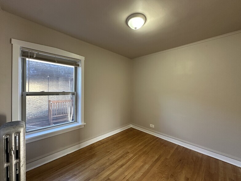 Building Photo - 4055 W Melrose St