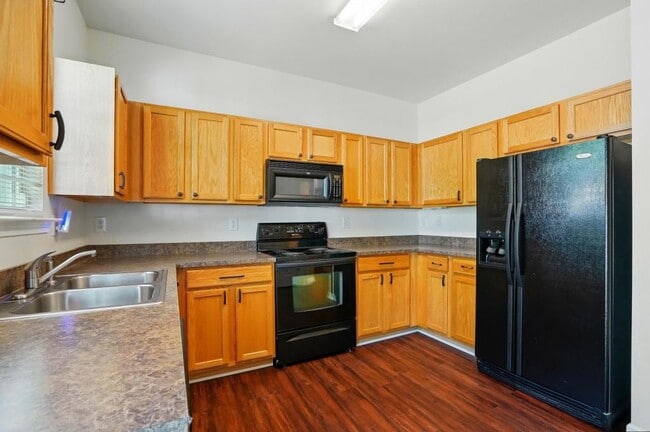 Building Photo - 7420 Abigail Glen Dr