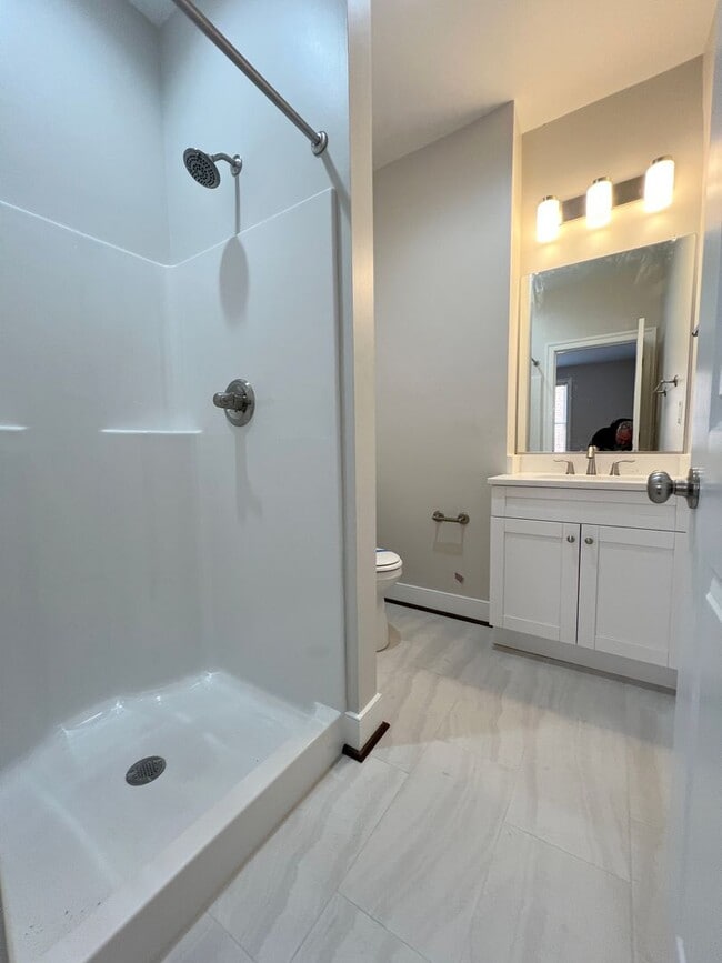 Building Photo - 1704 W Cary St