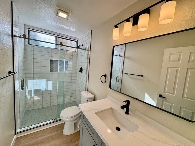 Building Photo - 6816 Hyde Park Dr