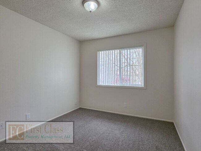 Building Photo - 17150 SW Heritage Ct