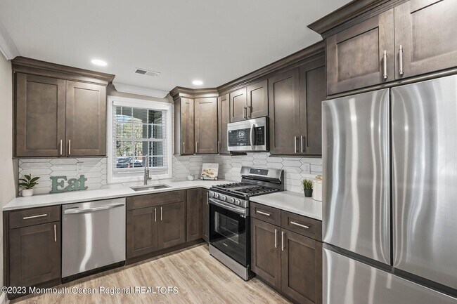 Building Photo - 7 Tulip Ln