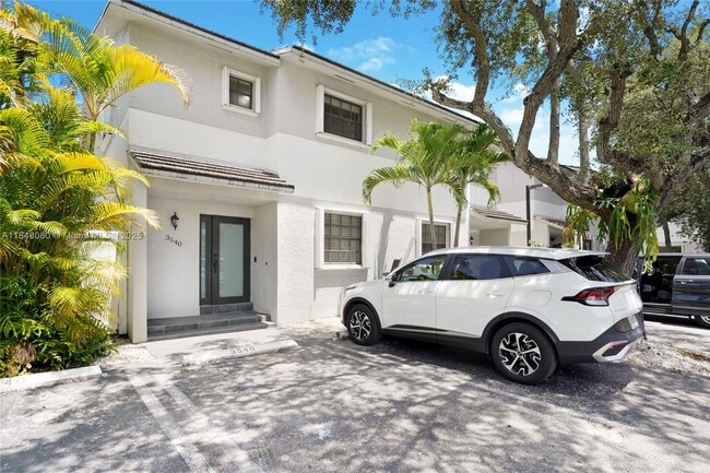 Primary Photo - 3540 SW 17th St