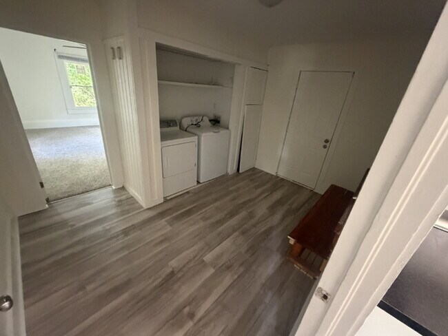 Building Photo - House for Rent