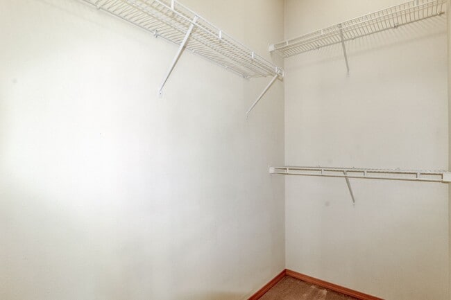Building Photo - 2-Bedroom DuPont Condo with New Interior Paint and Carpet