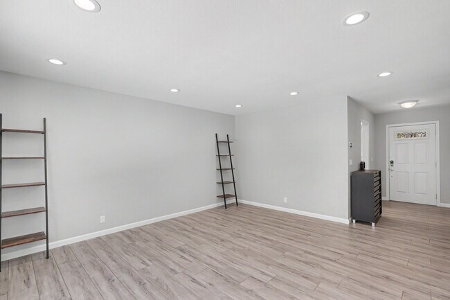 Building Photo - 3143 Shriver Dr
