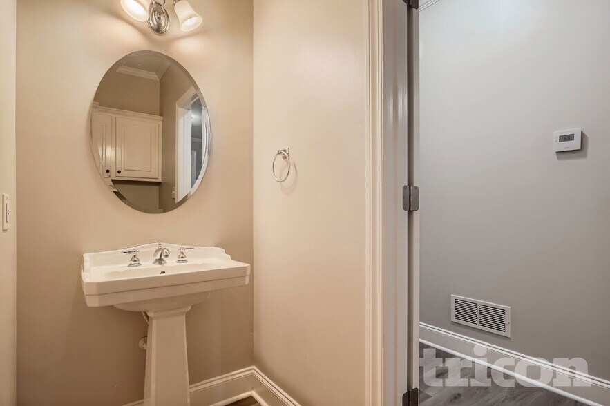 Building Photo - 2485 Highland Golf Course Cir SE