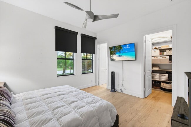 Building Photo - 17662 Cadena Dr