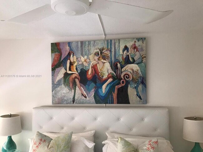 Building Photo - 1817 S Ocean Dr