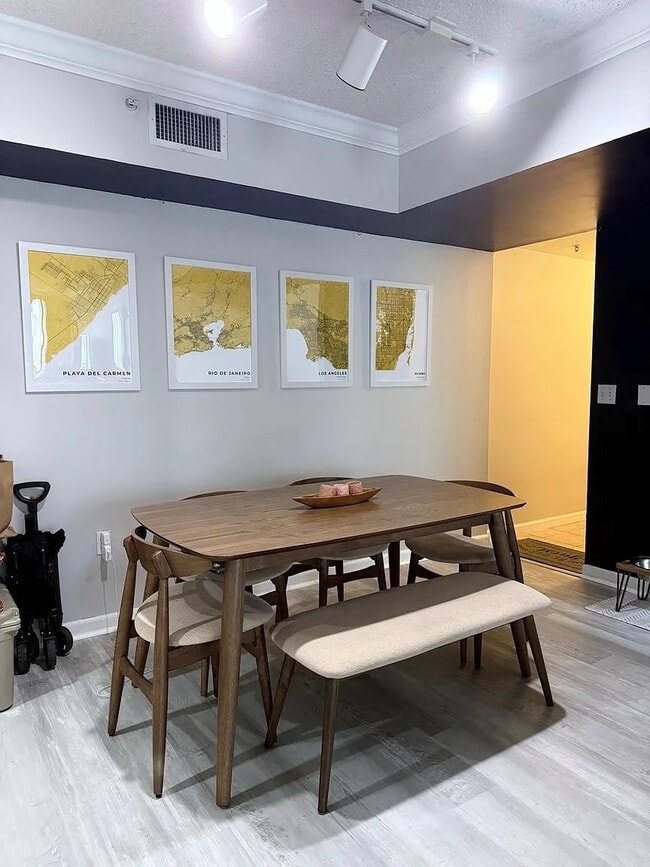 Building Photo - 1919 Van Buren St