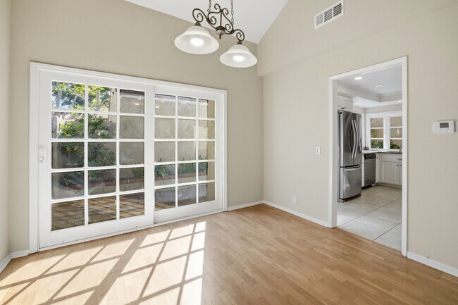 Building Photo - 508 Ventaja