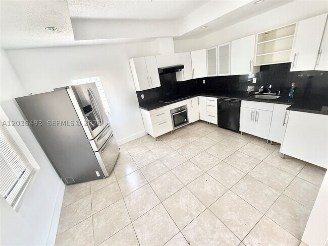 Building Photo - 1272 NE 145th St