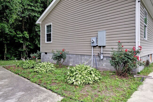 Building Photo - 9431 Jenkins Ln