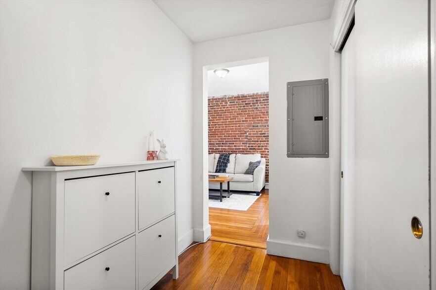 Building Photo - 107 Jersey St