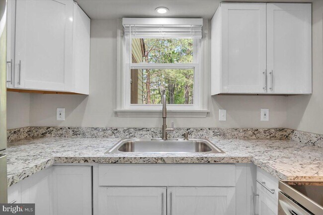 Building Photo - 11 Thistleton Rd