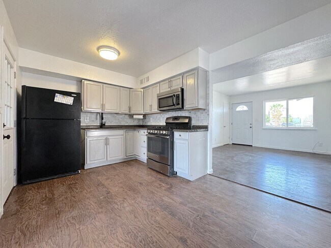 Building Photo - Northeast El Paso 4 Bed Refrig A/C