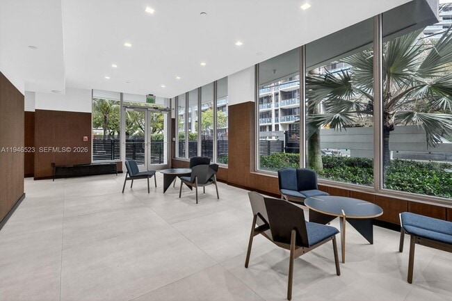 Building Photo - 13800 Highland Dr