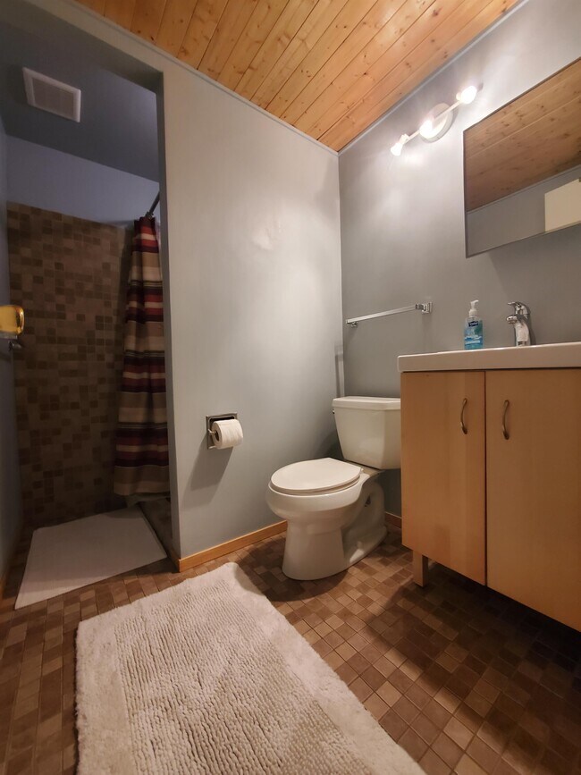 Building Photo - 741 Monroe St NE