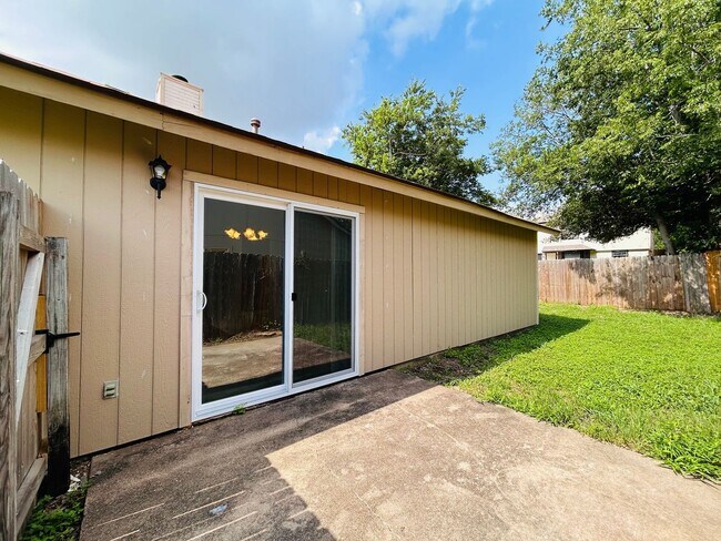 Building Photo - 416 Greenlawn Blvd