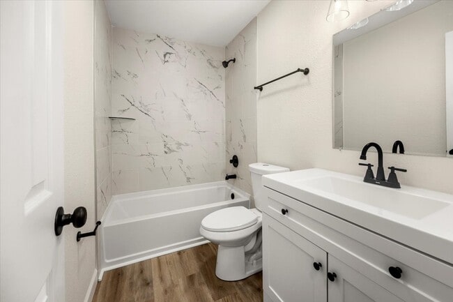 Building Photo - Beautiful Water-View 2BR/2BA Townhome – Flexible Leases, Pet Friendly, and ½ Off Deposit for Acti...