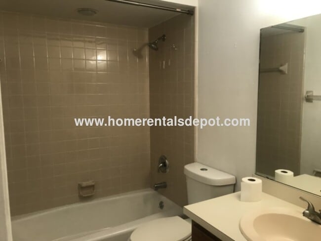Building Photo - "Charming 2-Bed Condo Retreat in St. Cloud...